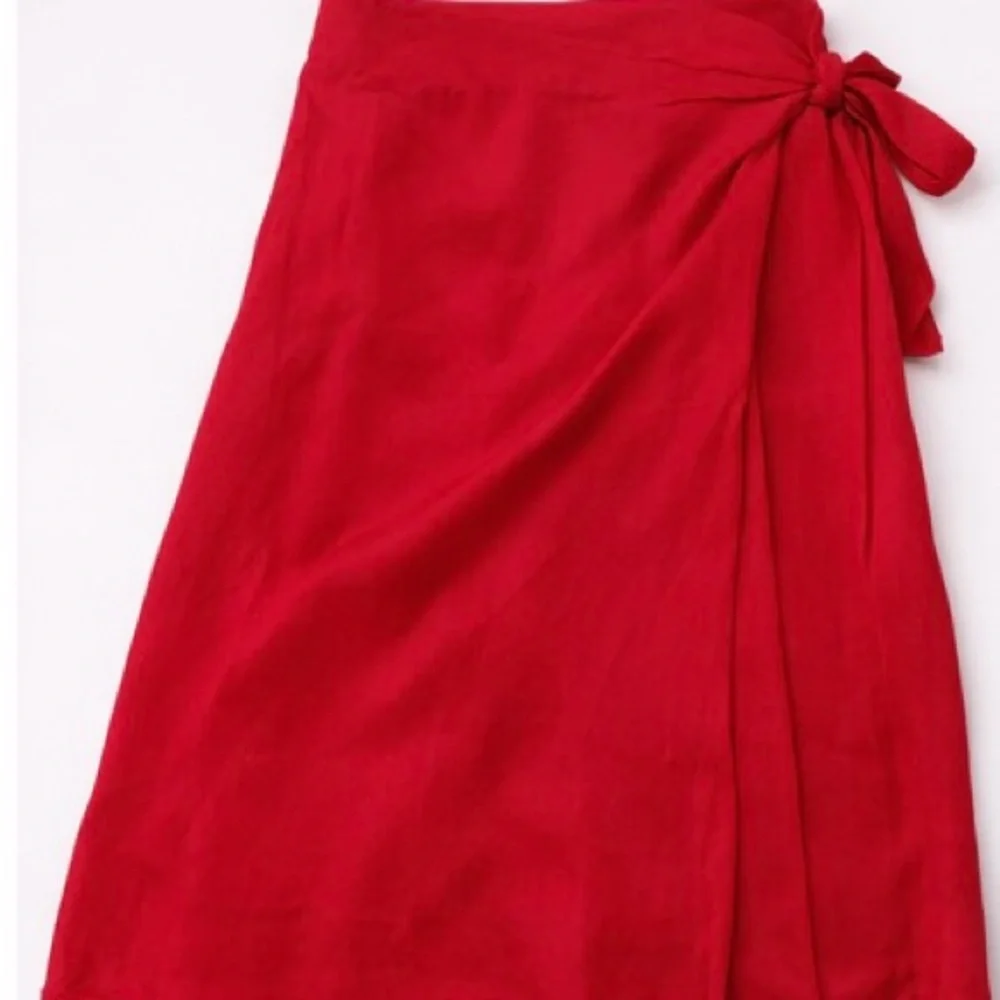 Beautiful New York & Company red chiffon wrap skirt NWT